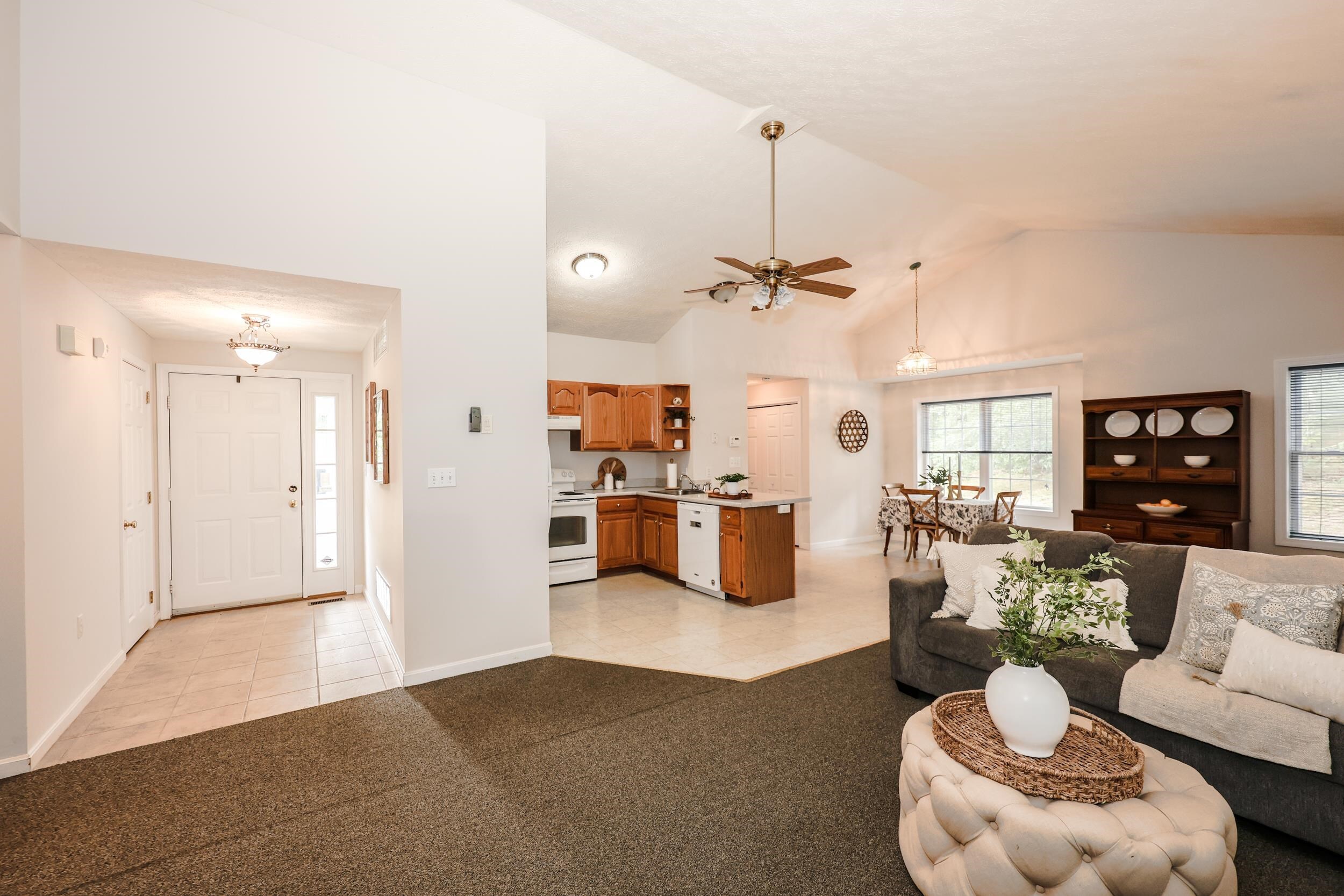 Property Photo: 3 Glasgow Circle NH 03051