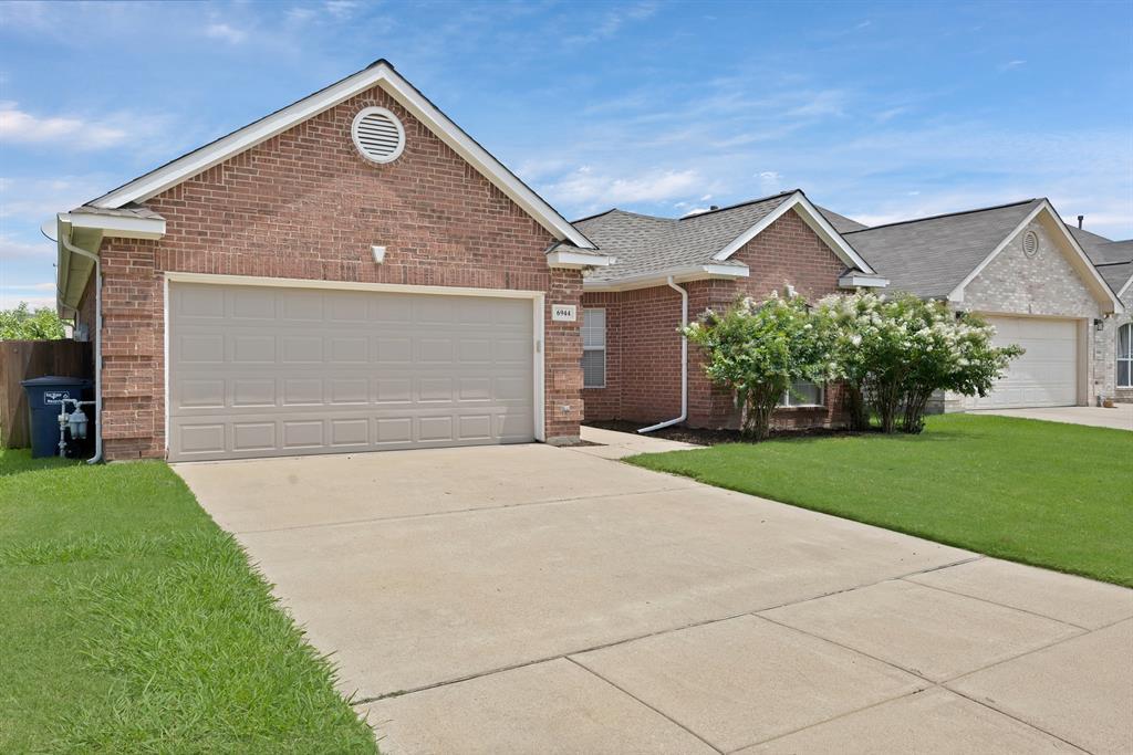 Property Photo: 6944 Stockton Drive TX 76132