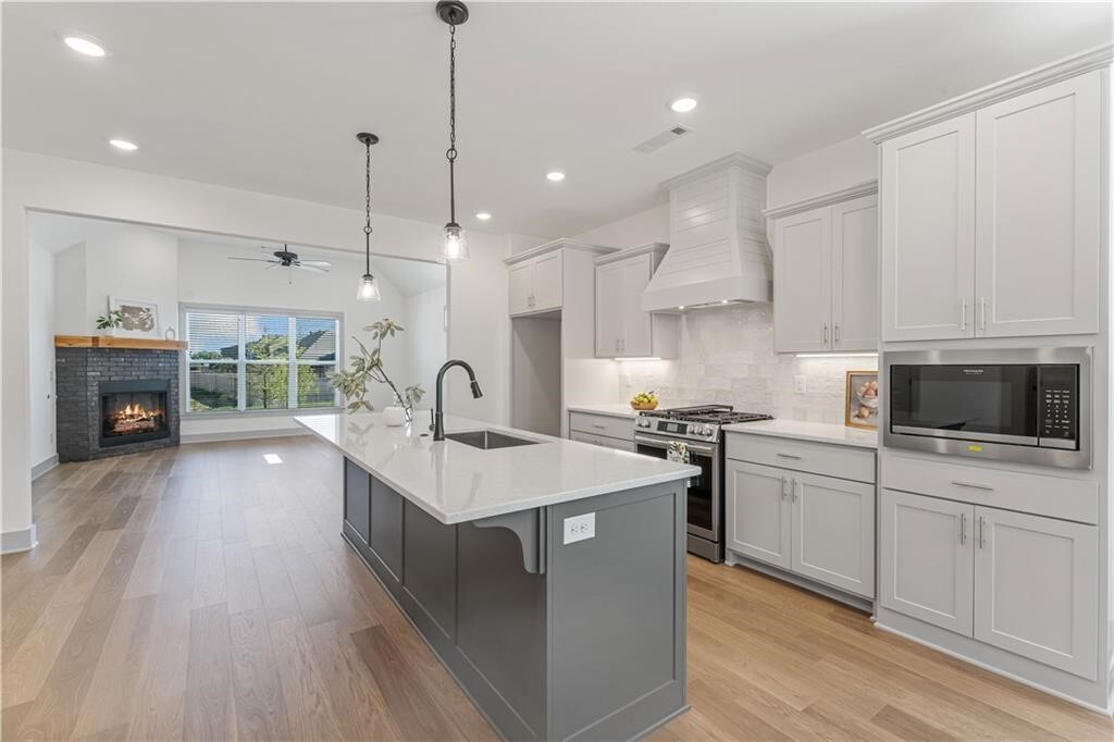 Property Photo: 3206 SW Rosemont Avenue AR 72713