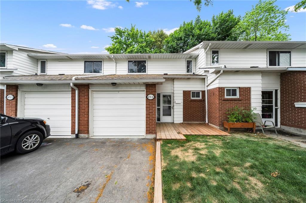 Property Photo: 451 Woodview Road 4 ON L7N 2Z9