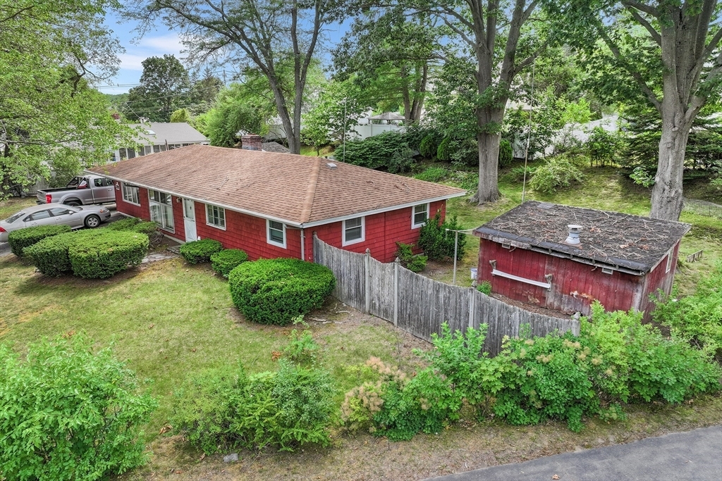 Property Photo:  2 Curwen Rd  MA 01960 