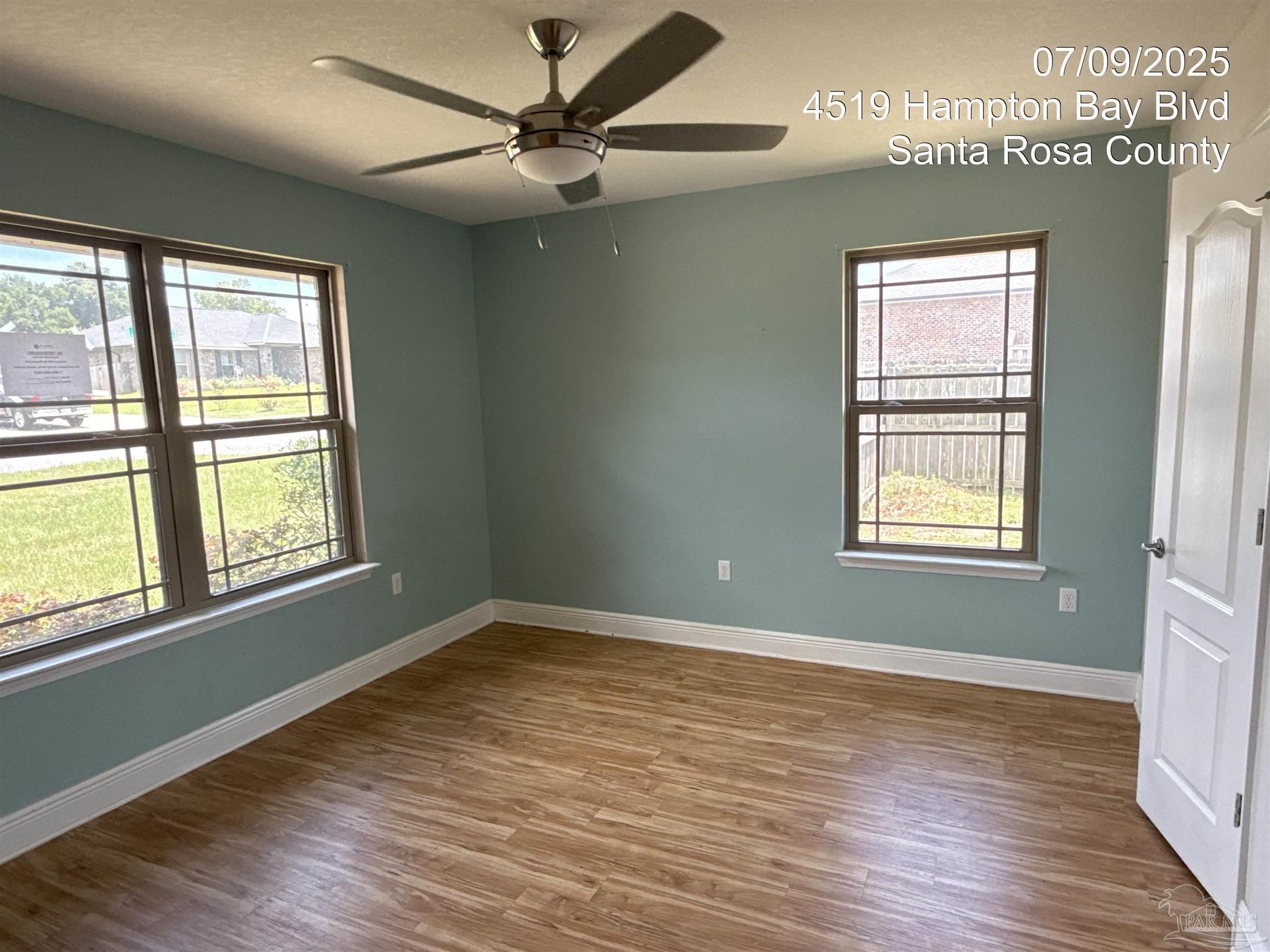 Property Photo: 4519 Hampton Bay Blvd FL 32583