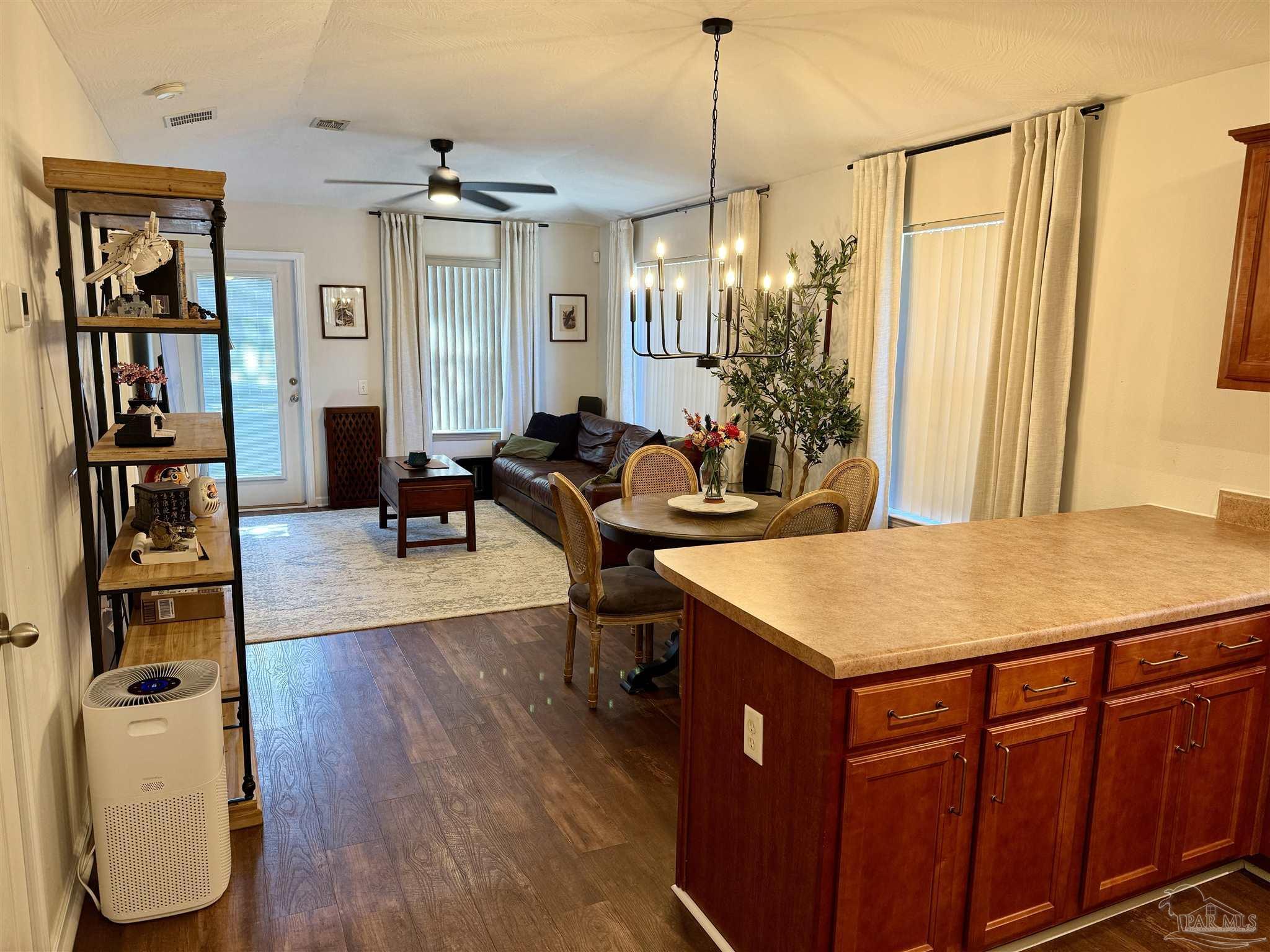 Property Photo: 5934 Bilek Dr FL 32526