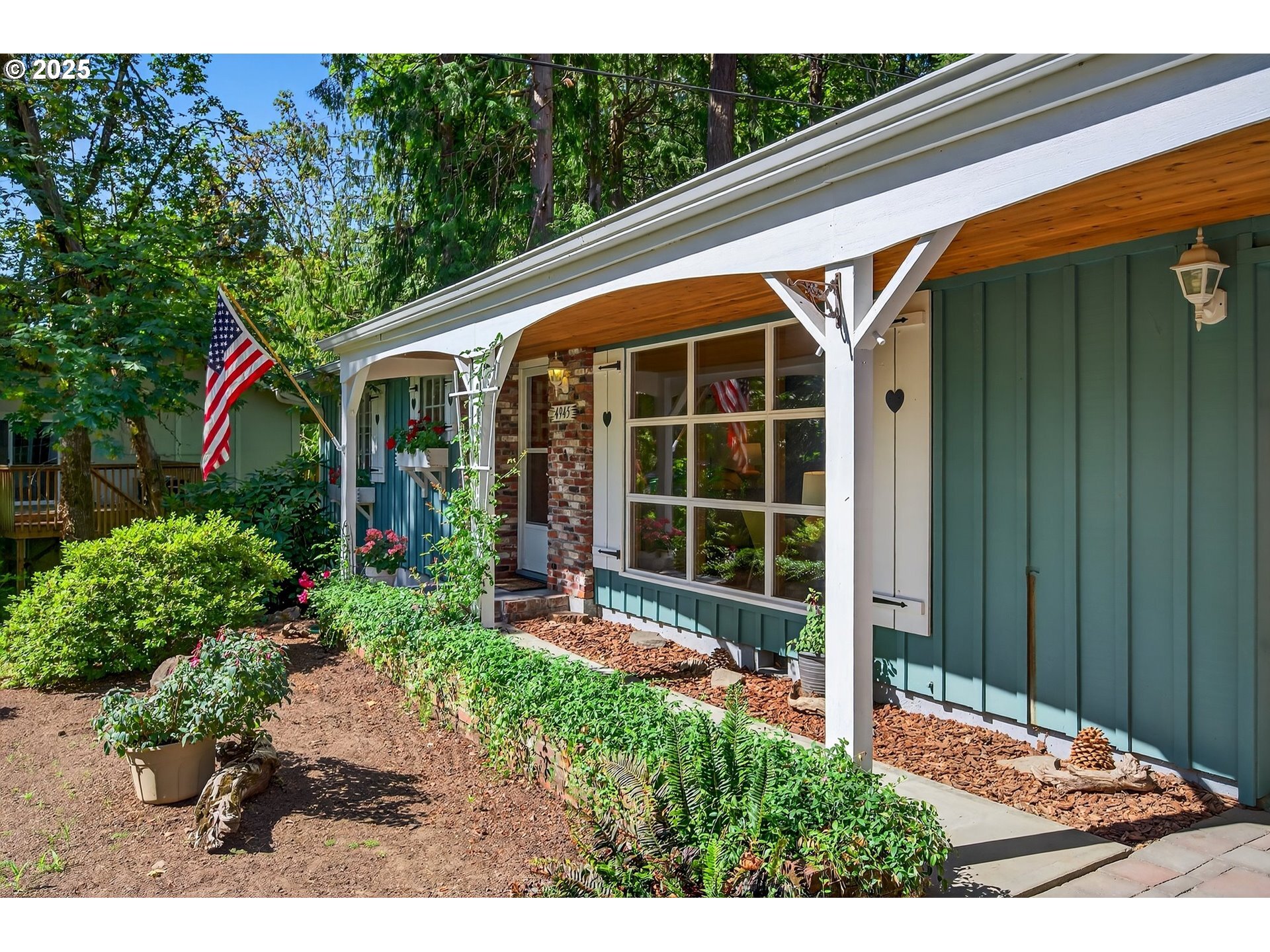 Property Photo: 4945 SW 38th Pl OR 97221