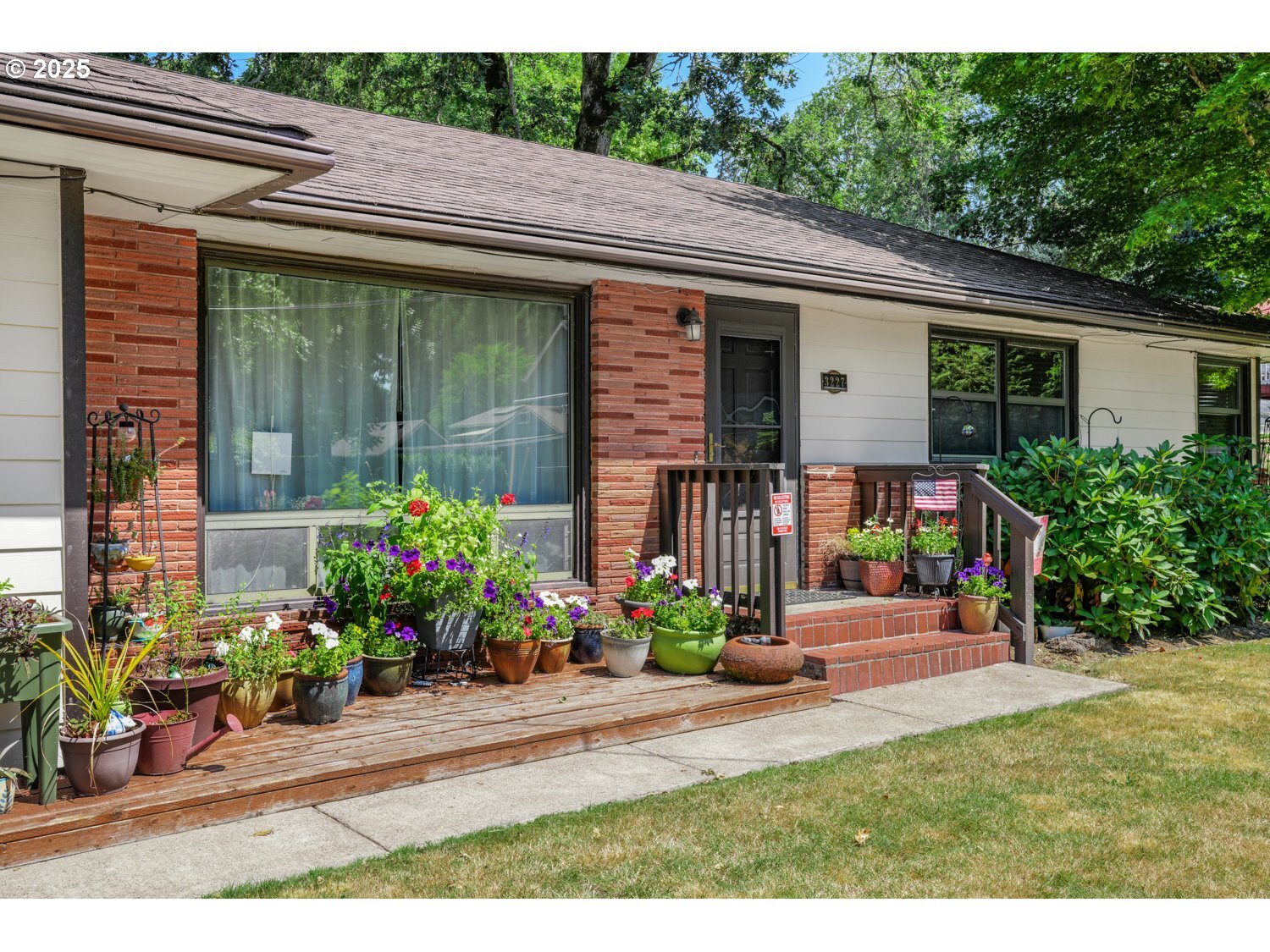 Property Photo: 3227 SE Westview Ave OR 97267
