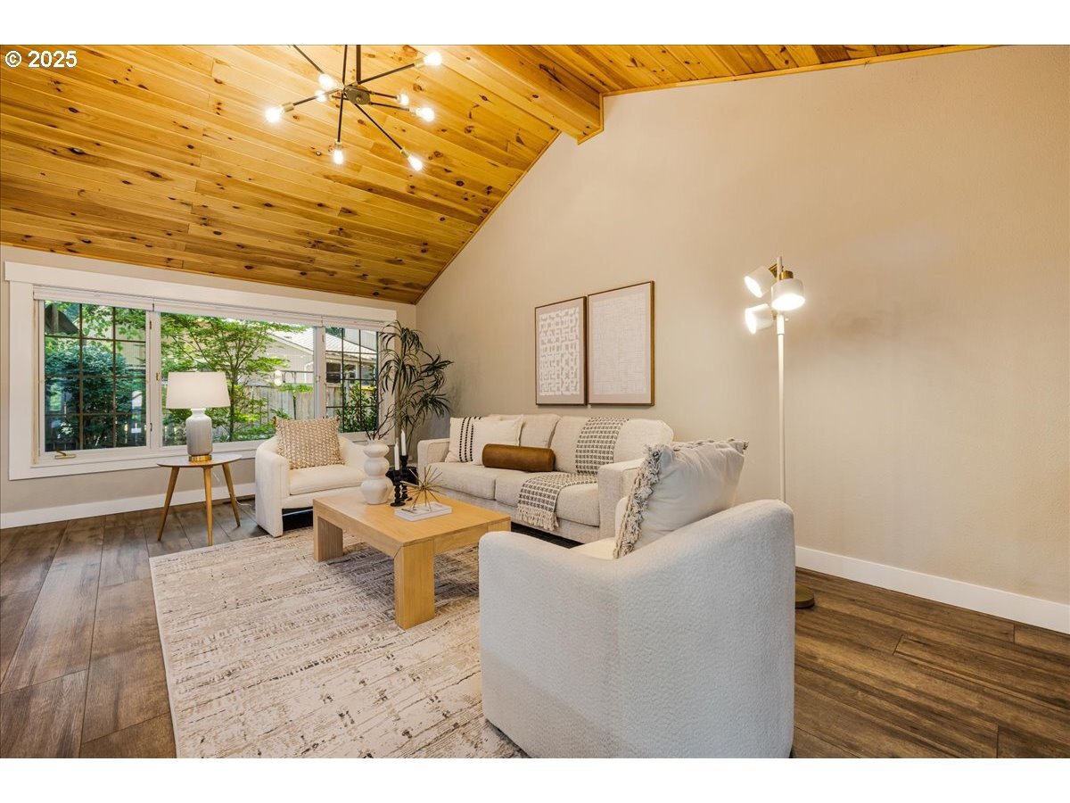Property Photo: 18431 Indian Creek Dr OR 97035
