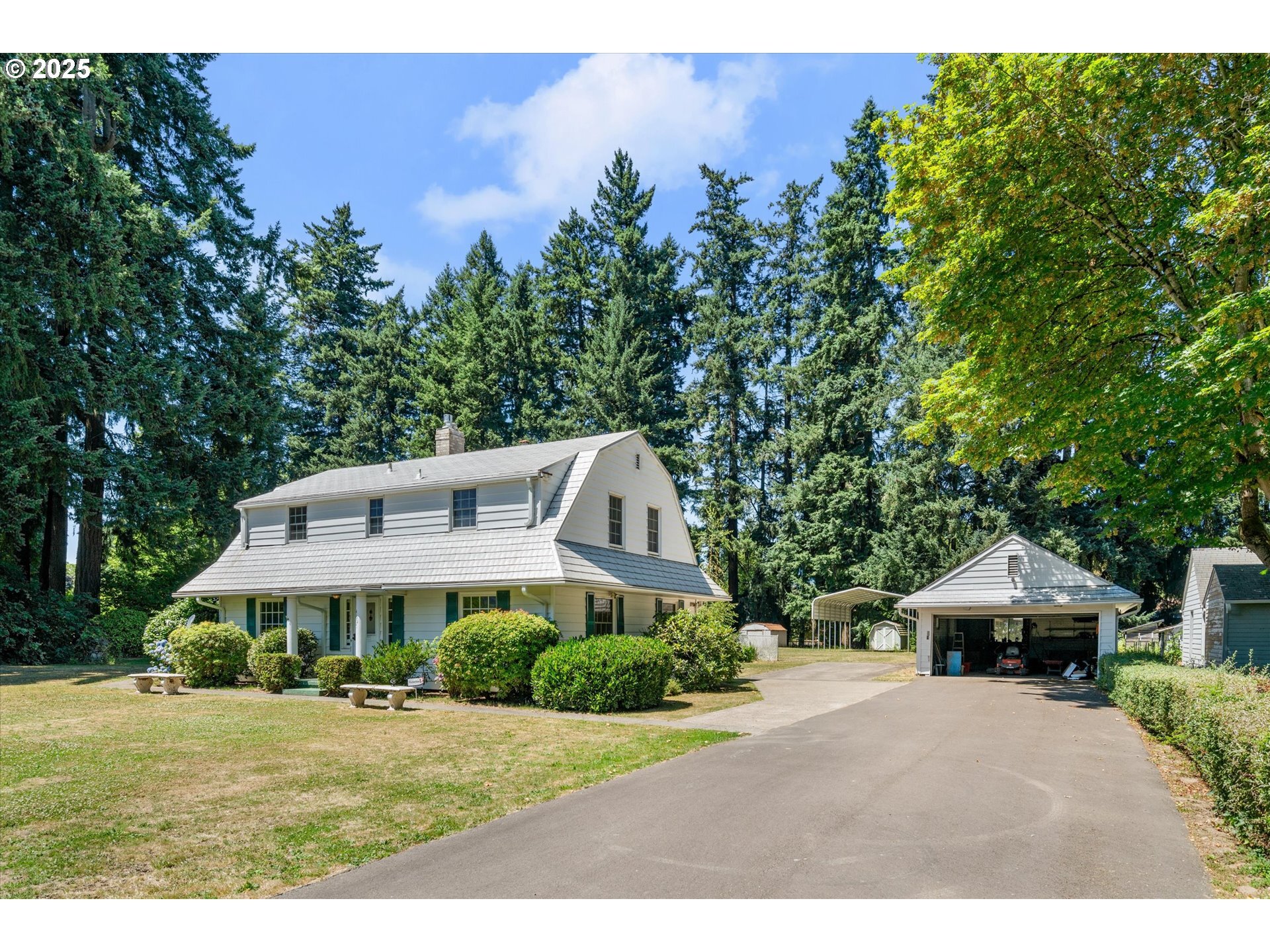 Property Photo: 4607 SE River Dr OR 97267