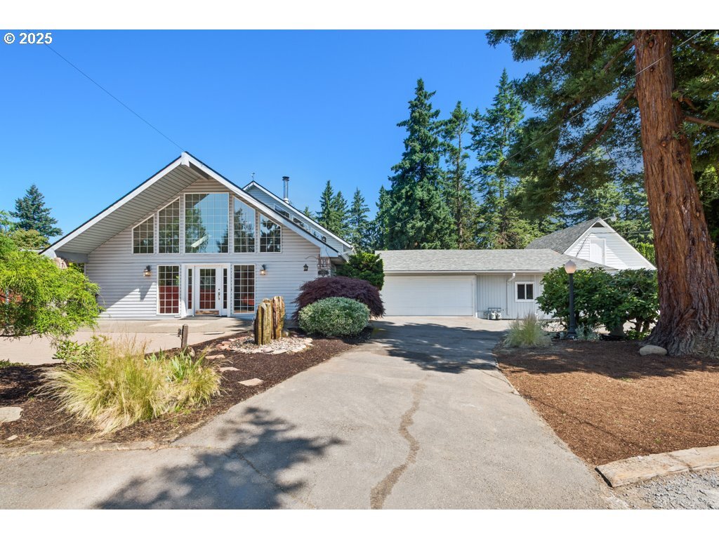 Property Photo: 12625 SE Sherman St OR 97233