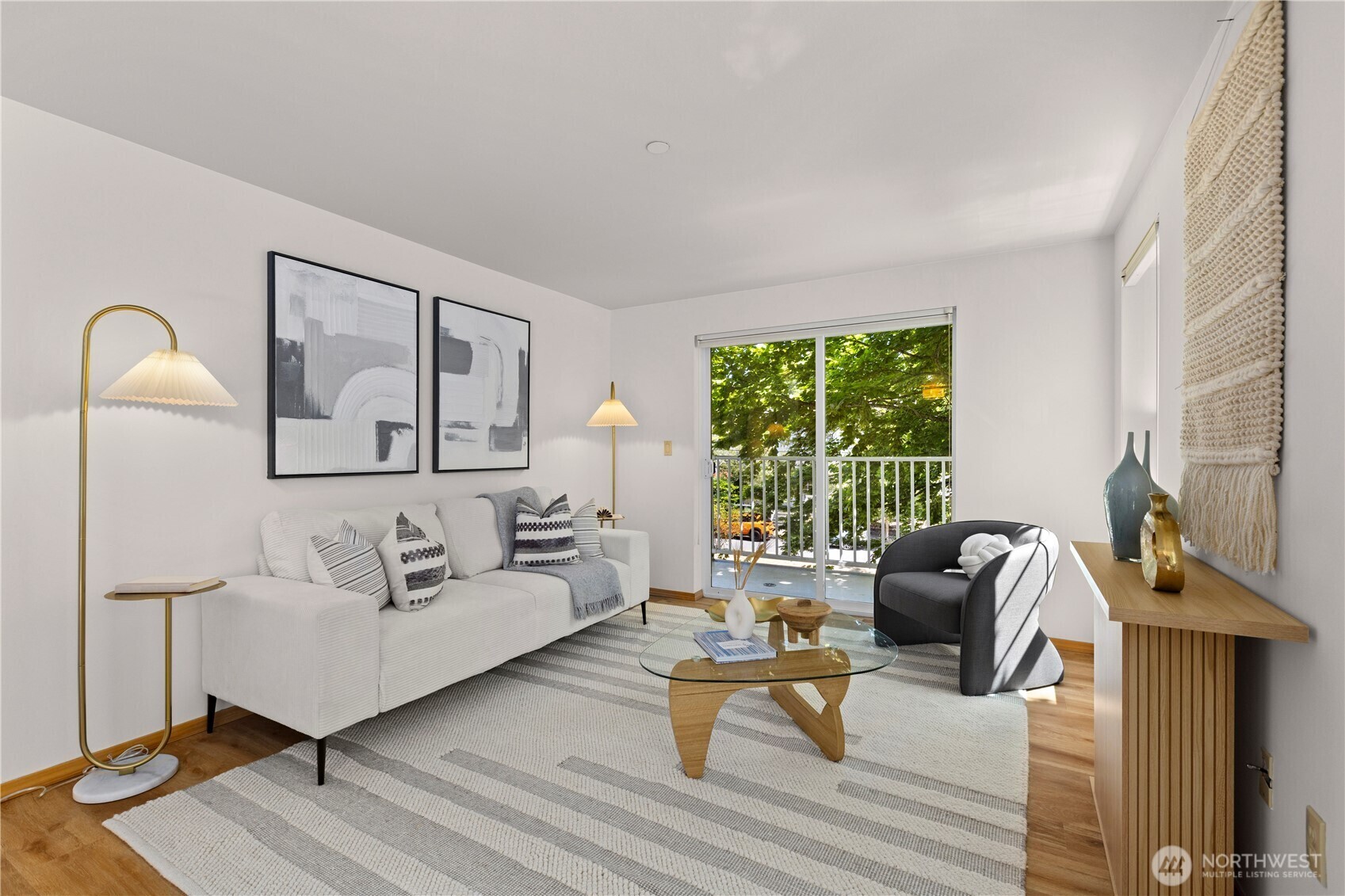 Property Photo: 2820 E Madison Street 204 WA 98112