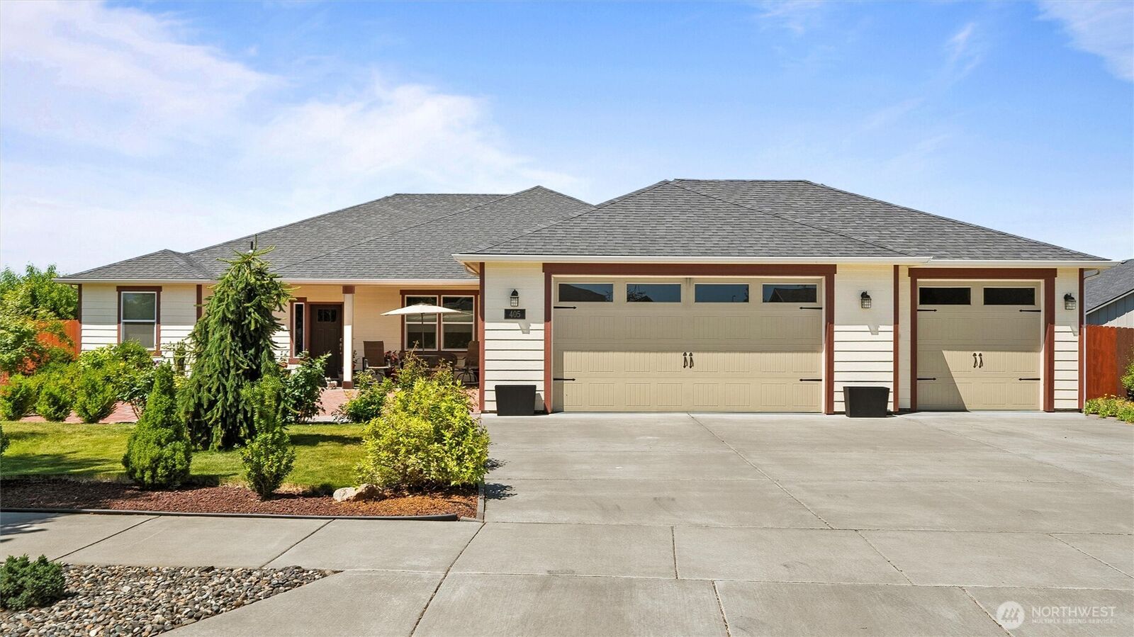 Property Photo:  405  Diamond Gate Road  WA 99362 
