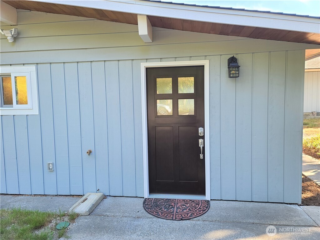 Property Photo: 1359 Crestview Drive B WA 98282
