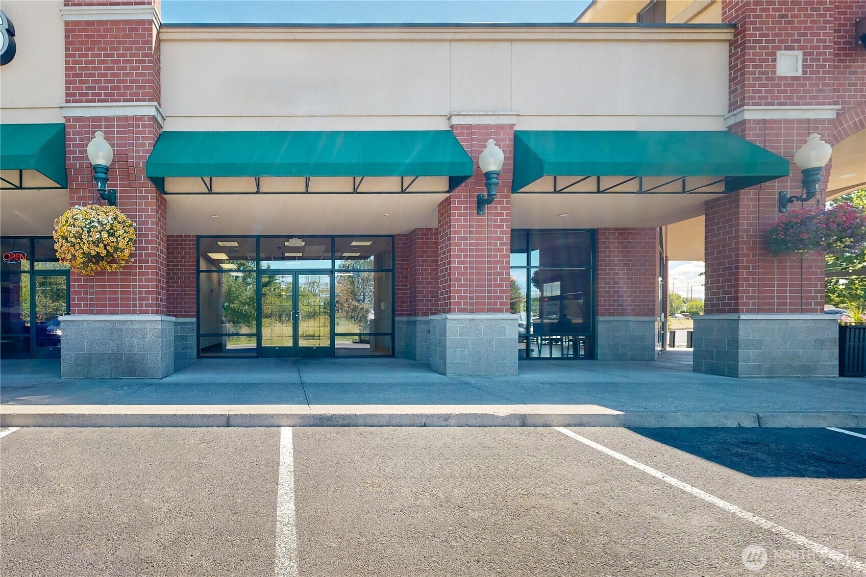 Property Photo: 1705 Meadowbrook Boulevard WA 99324