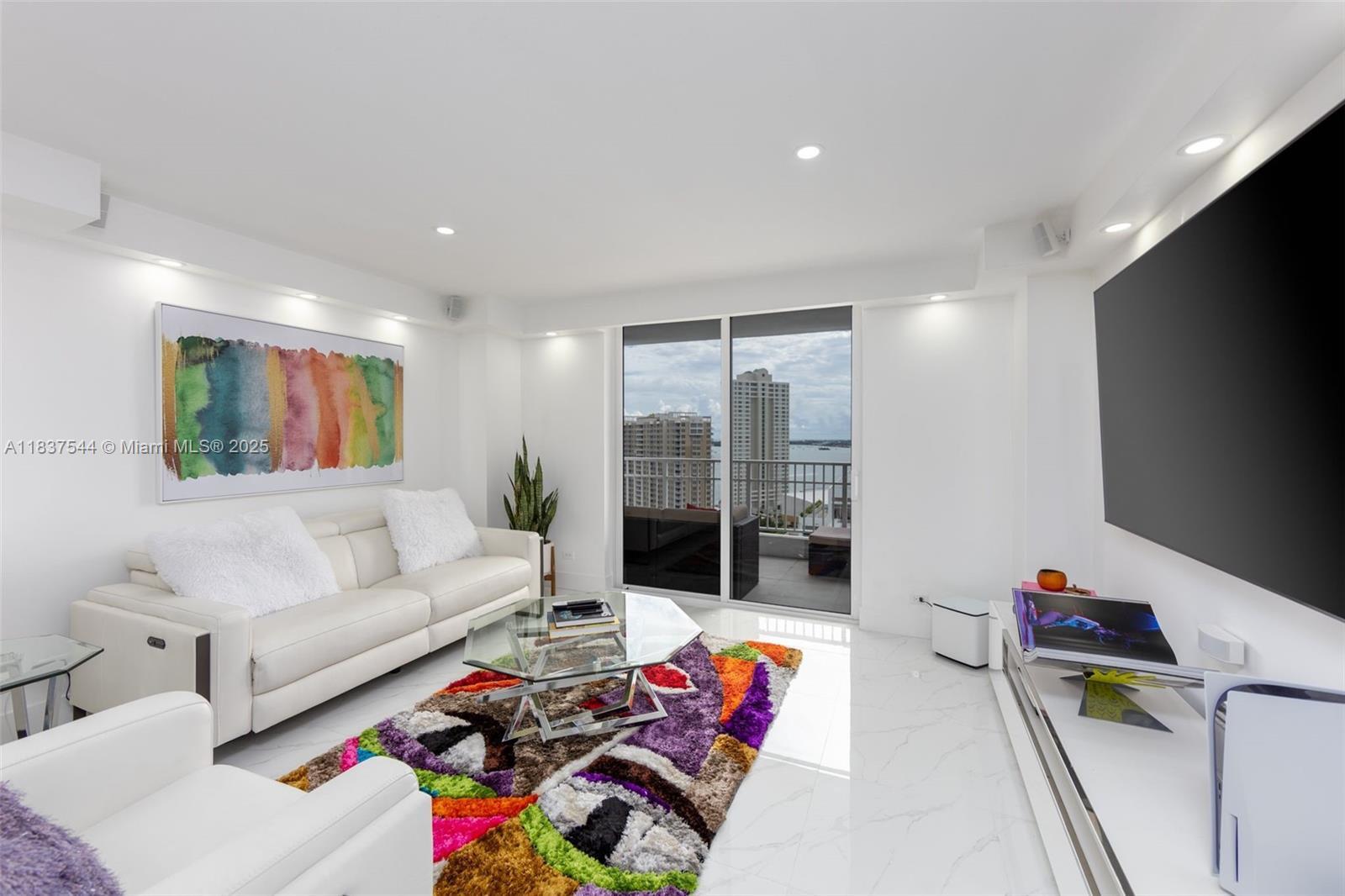 Property Photo: 701 Brickell Key Blvd 2011 FL 33131