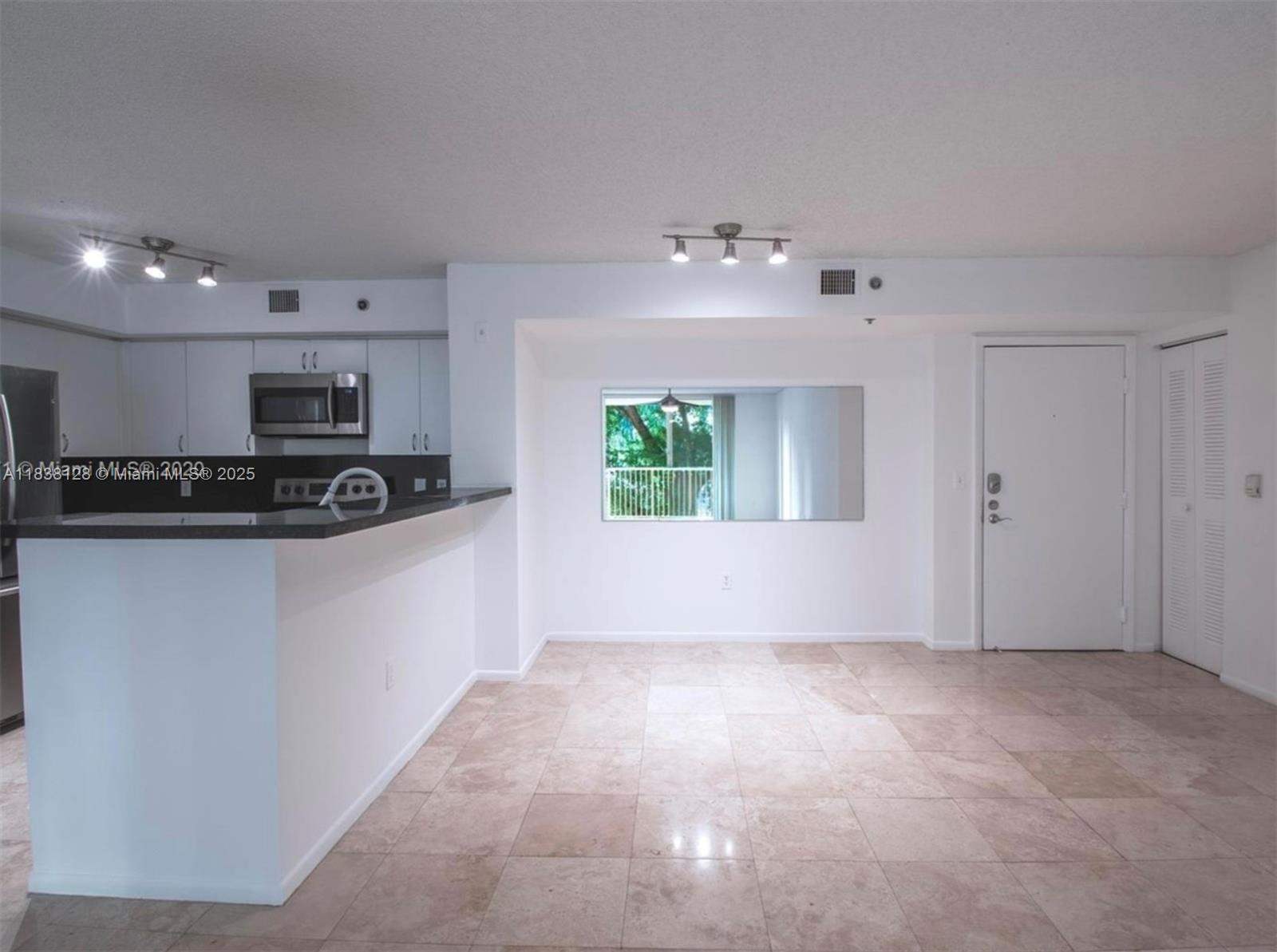 Property Photo: 19501 E Country Club Dr 9306 FL 33180
