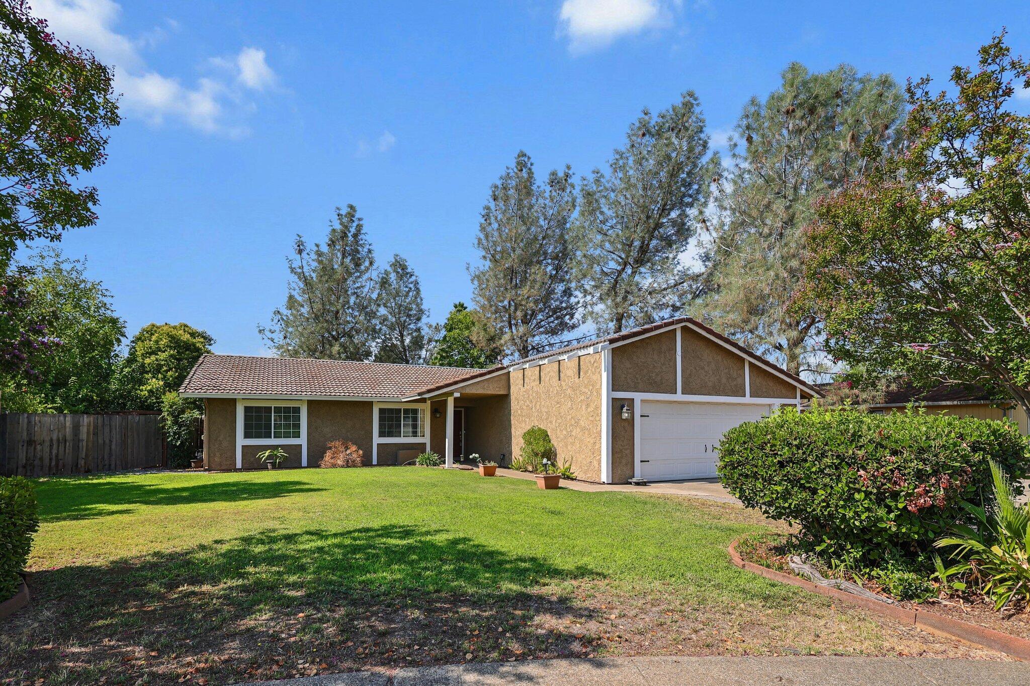 Property Photo: 2633 Forest Court CA 96002