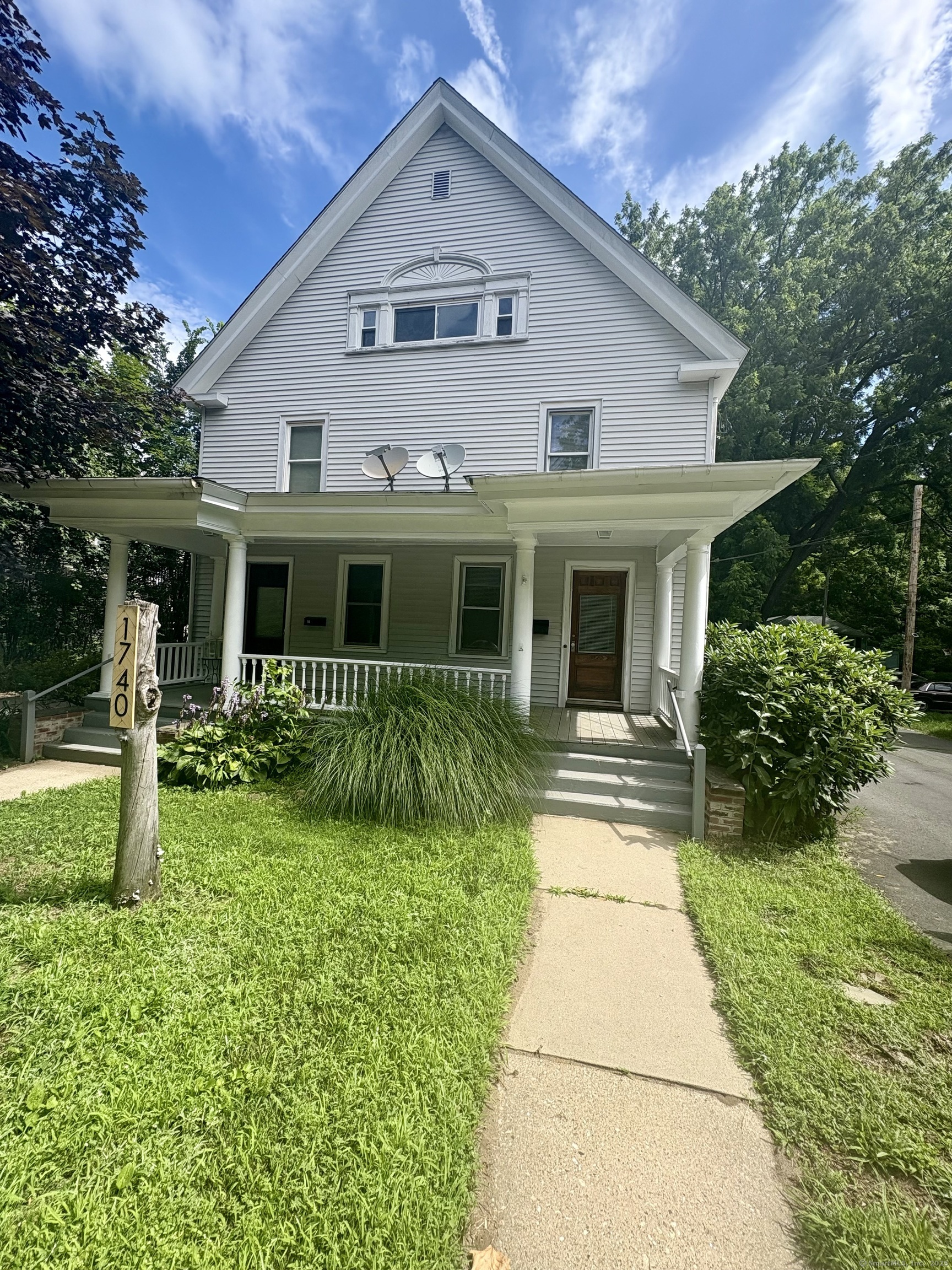Property Photo: 1740 Farmington Avenue CT 06085