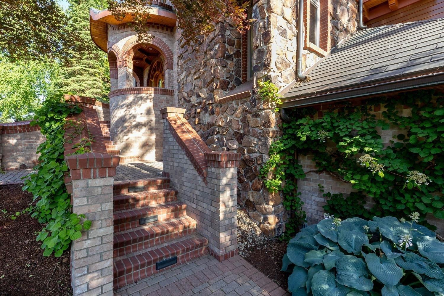 Property Photo: 2010 E Pinecrest Rd WA 99203