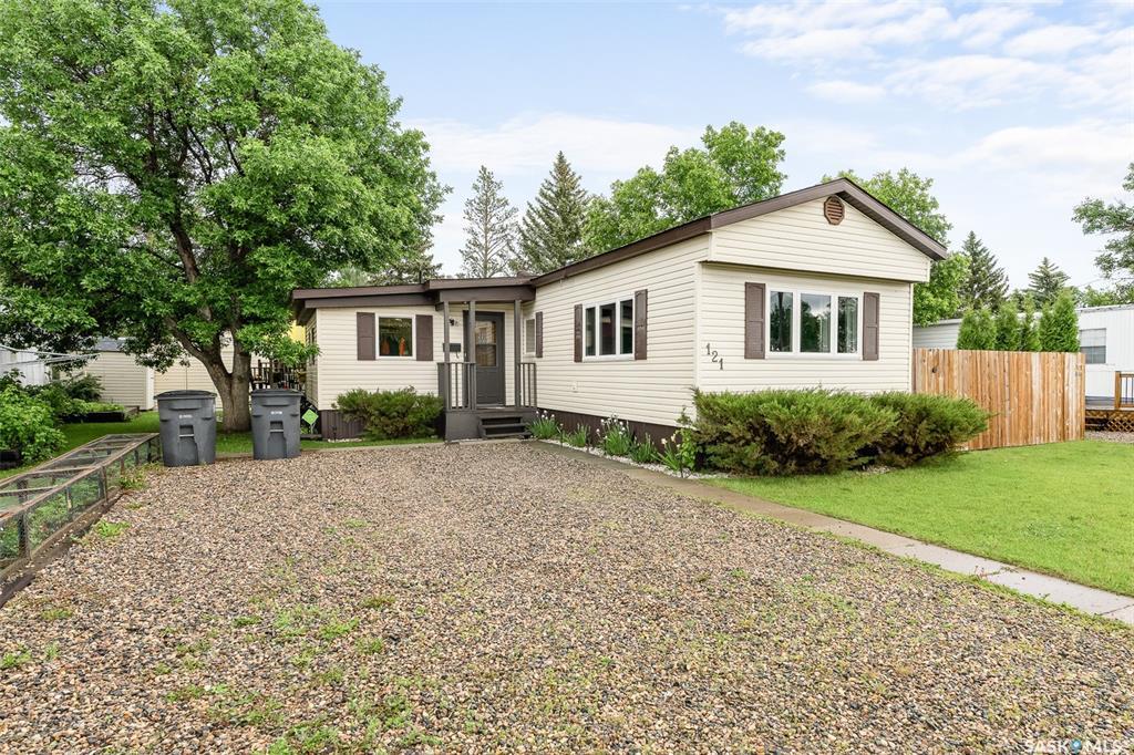 Property Photo:  121 Larch Street  SK S0H 0S0 