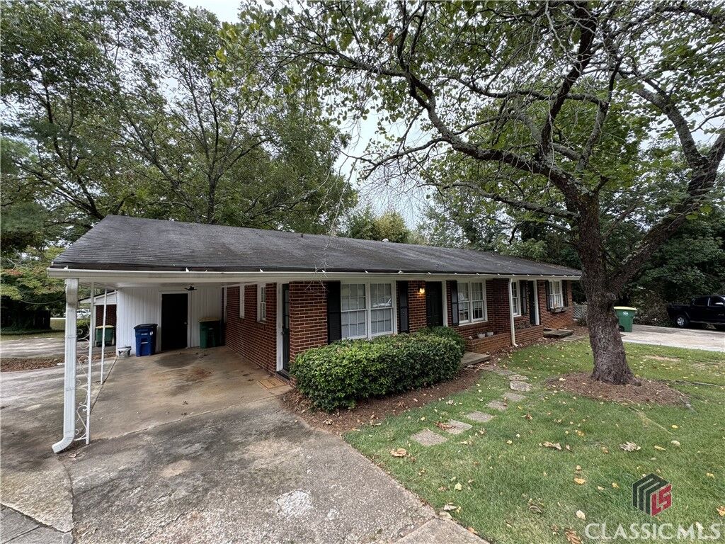 Property Photo: 2019 Lumpkin Street S 2019 GA 30606