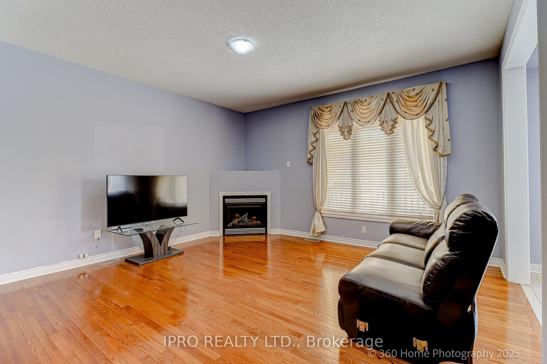 Property Photo: 63 Blazing Star Drive ON L6R 0E8