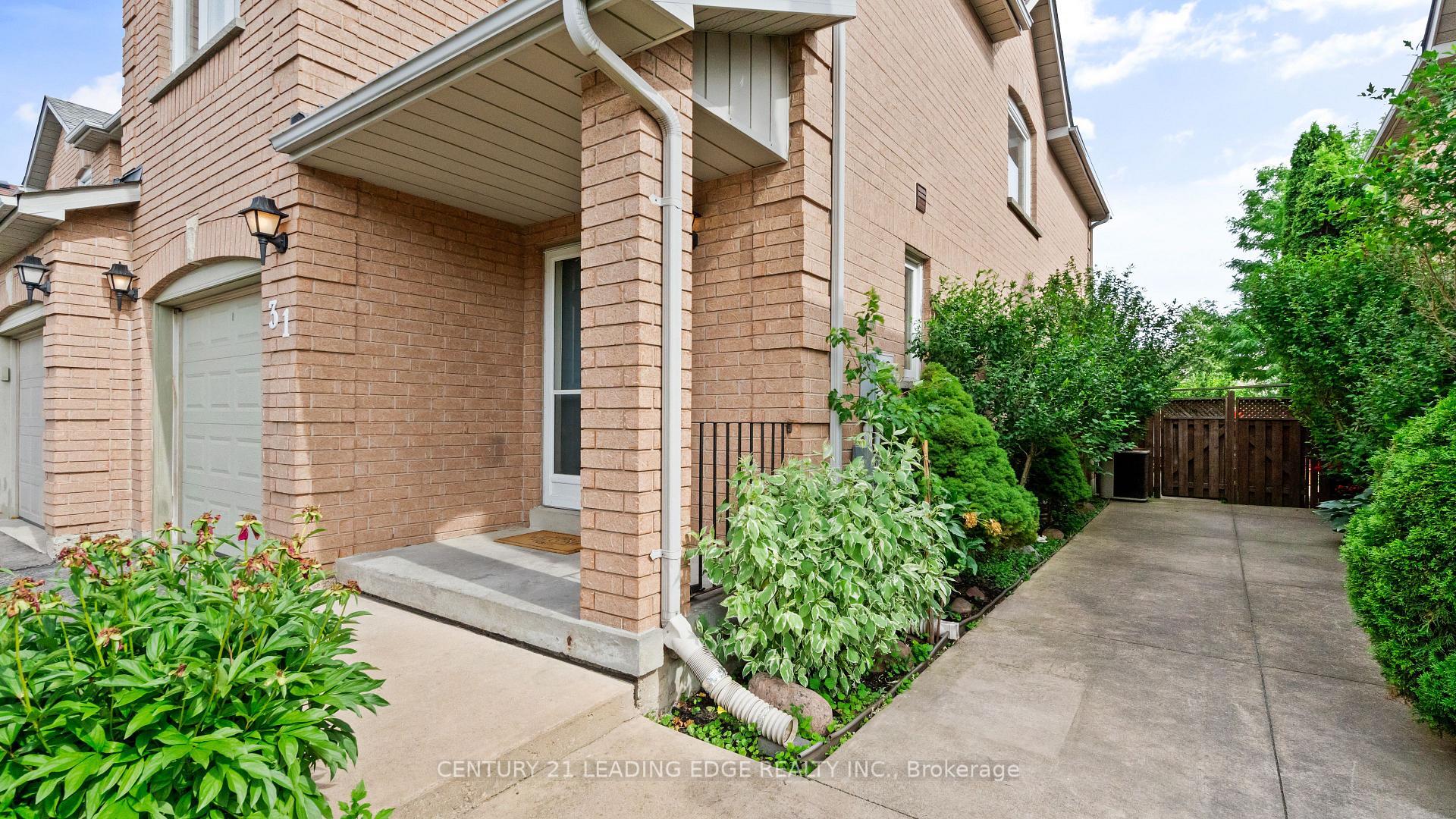 Property Photo:  31 Tumbleweed Court  ON L4L 8Y5 