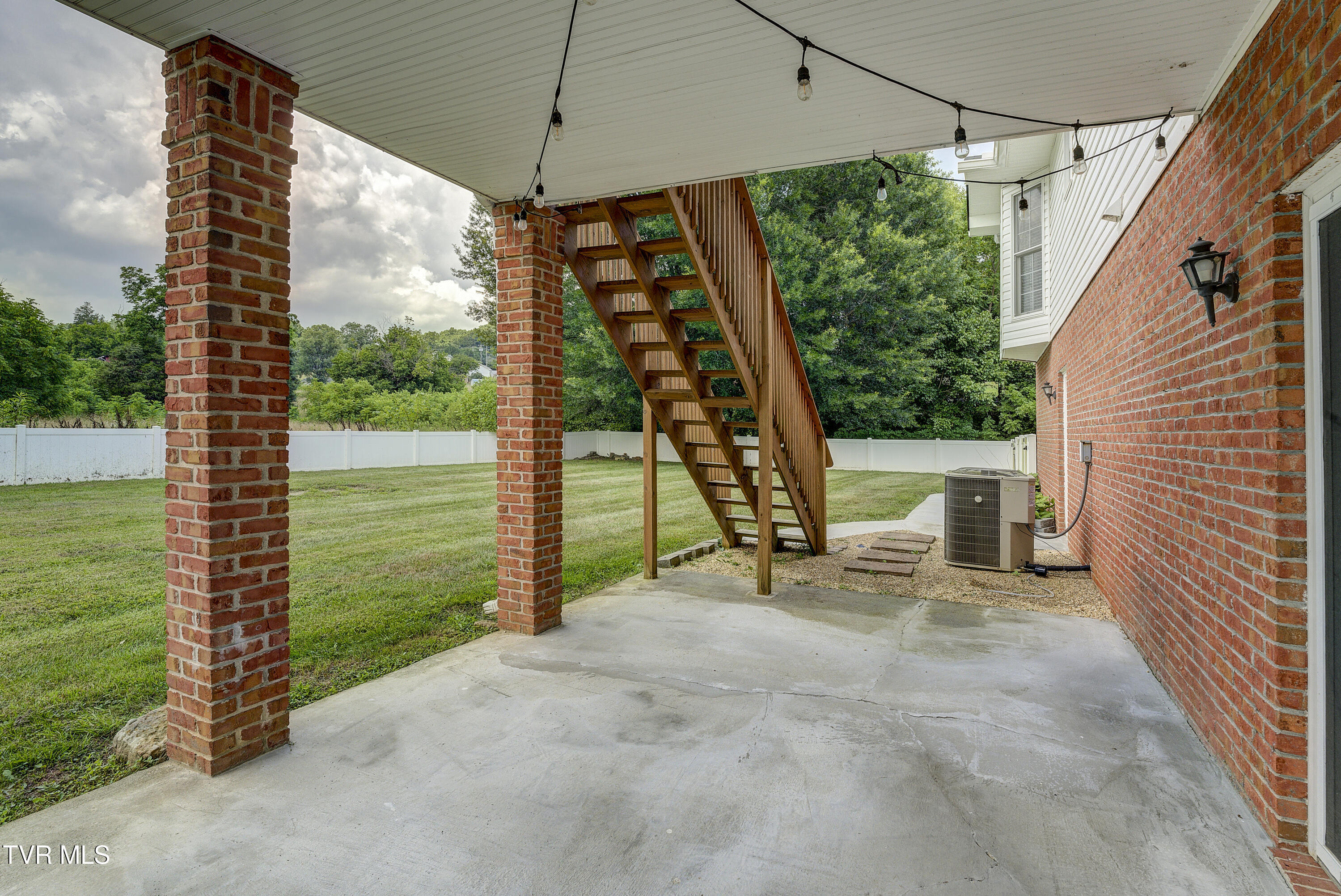 104 Mountain View Drive  Mount Carmel TN 37645 photo