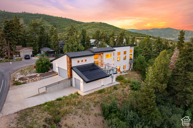 Property Photo: 249 S Parkview Dr E UT 84098