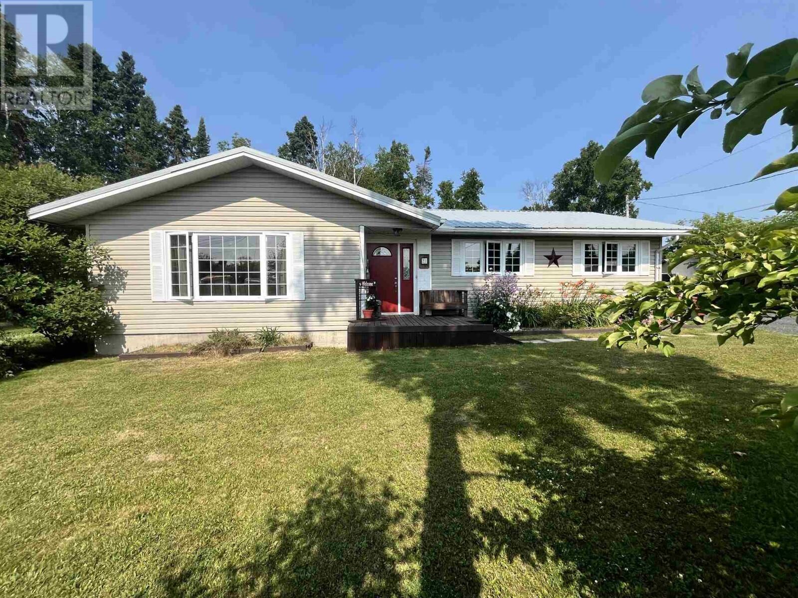 Property Photo: 21 Pine Street ON P0V 1T0