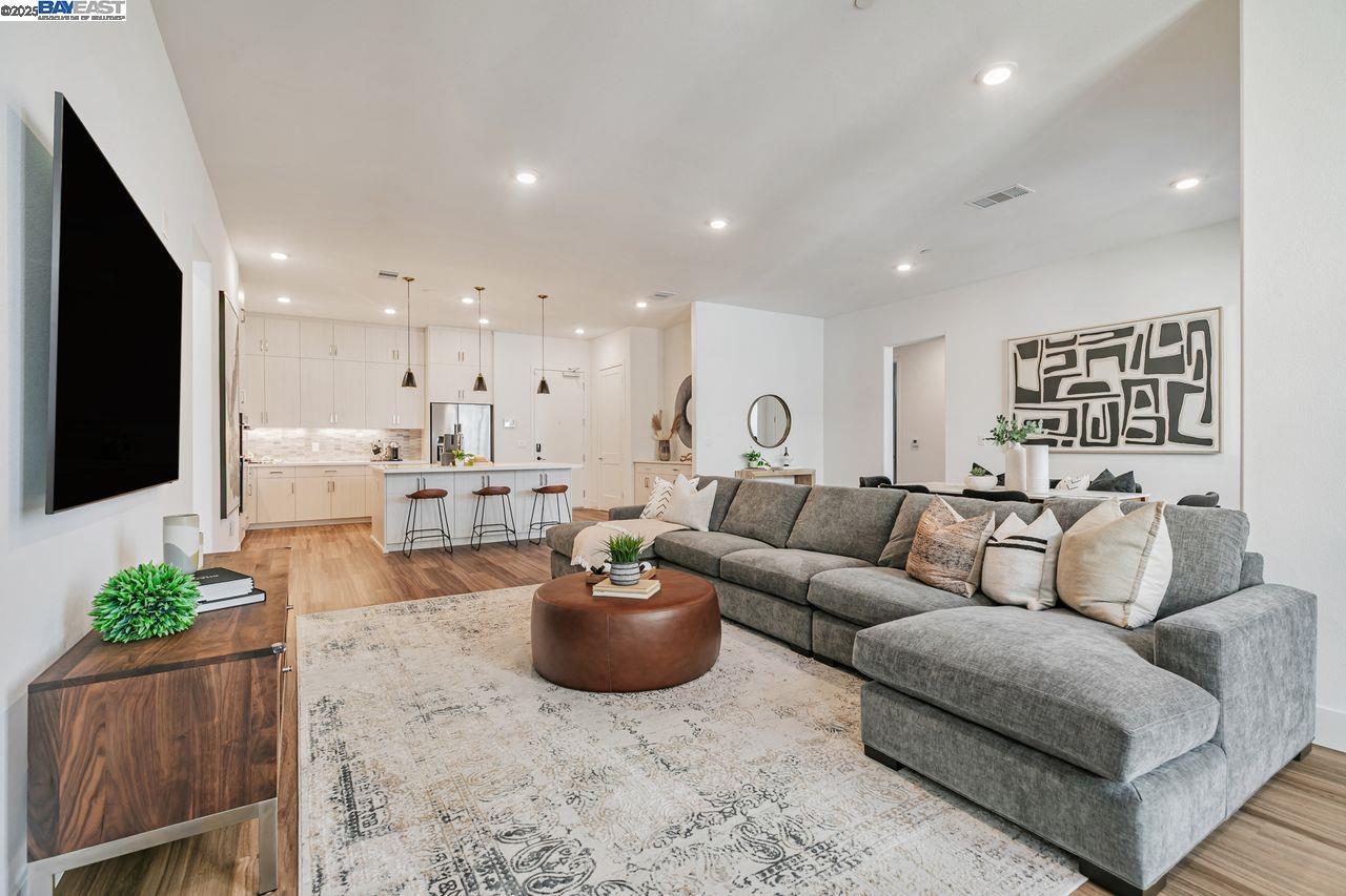 Property Photo: 2359 Halogen Cmn 209 CA 94539