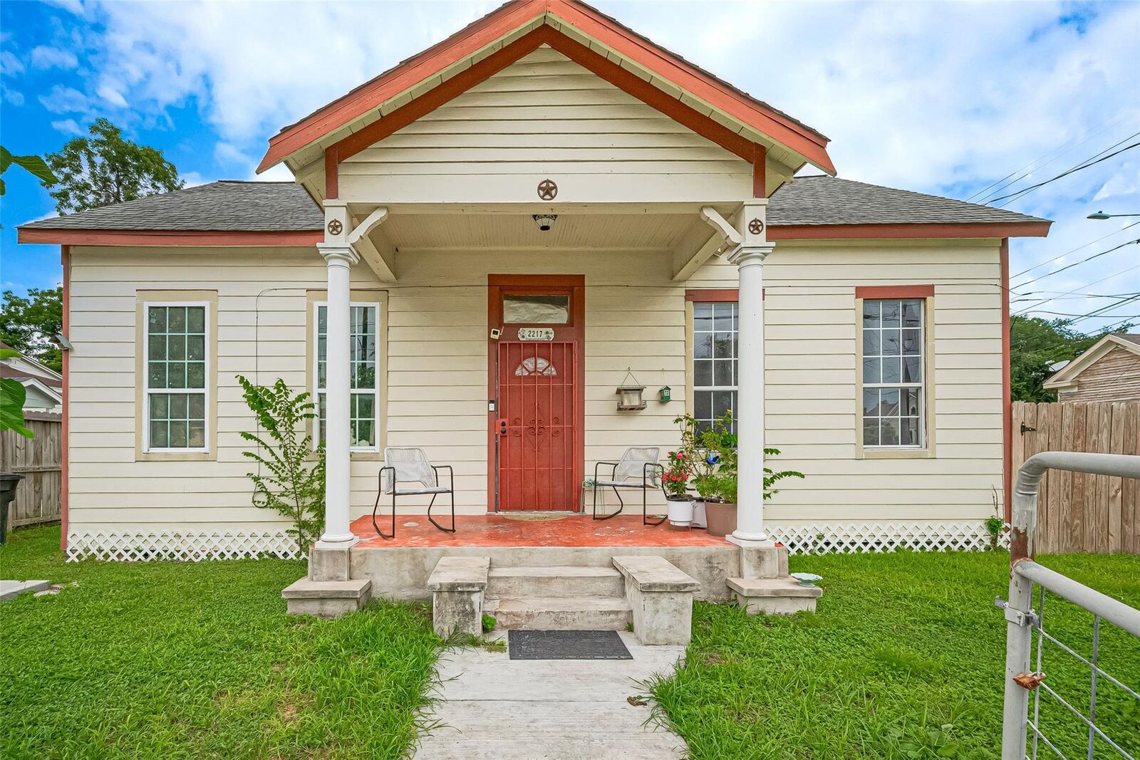 Property Photo: 2217 Gano Street TX 77009