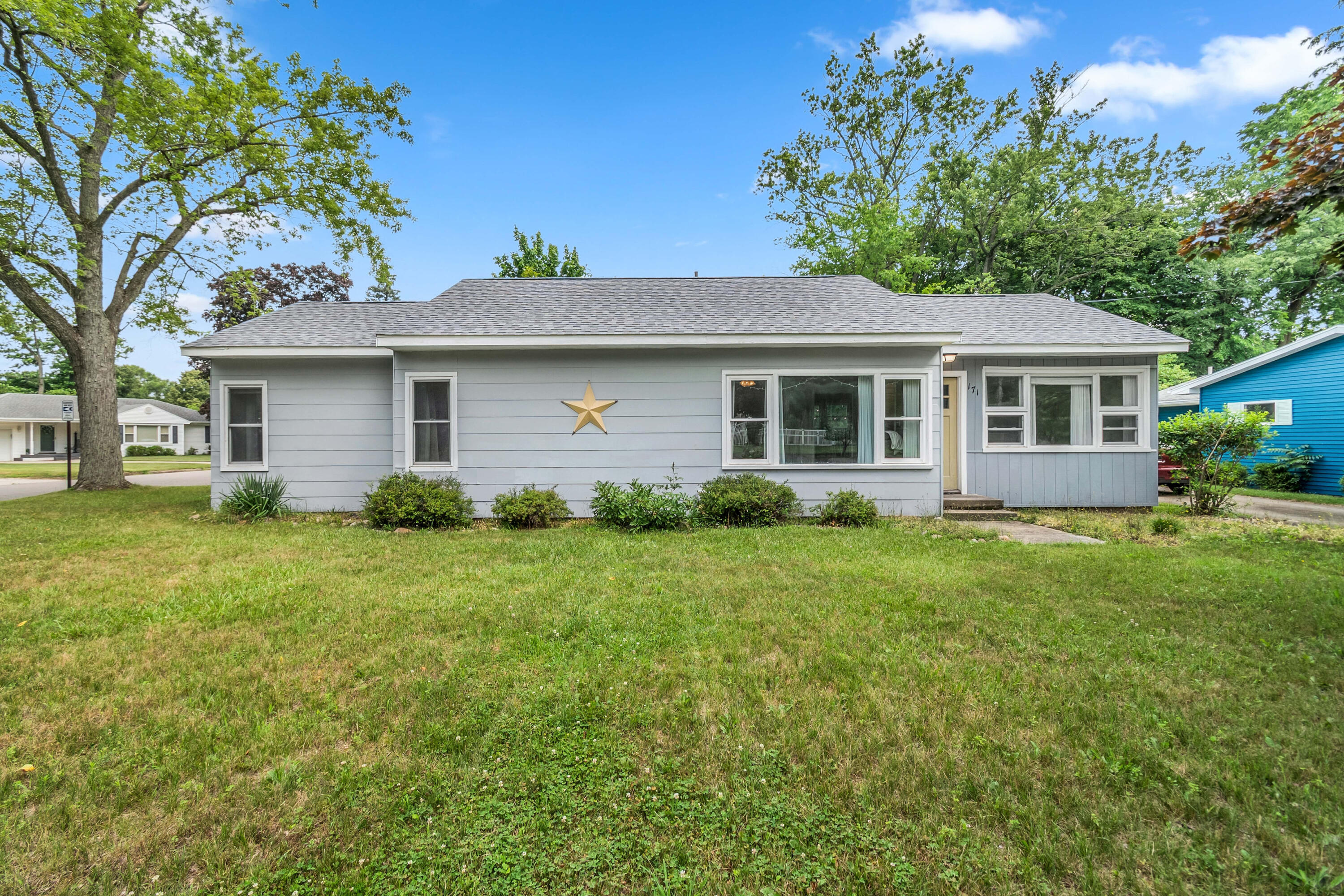 Property Photo:  171 State Street  MI 49242 