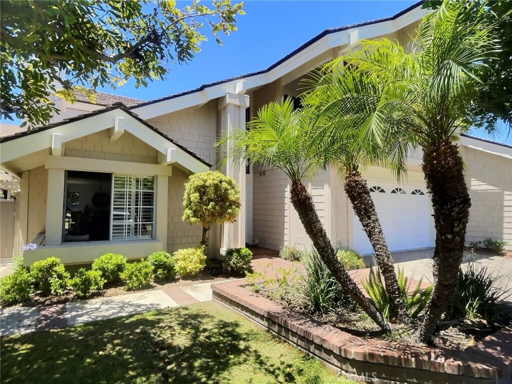 Property Photo: 17 Elderberry CA 92603