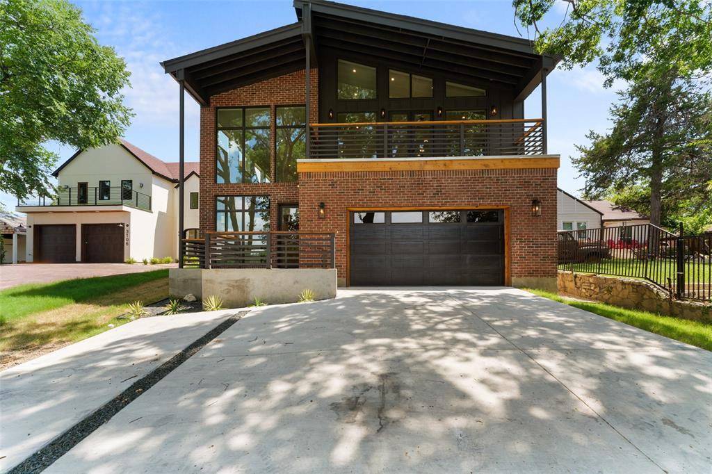 Property Photo: 3110 W Jefferson Boulevard TX 75211