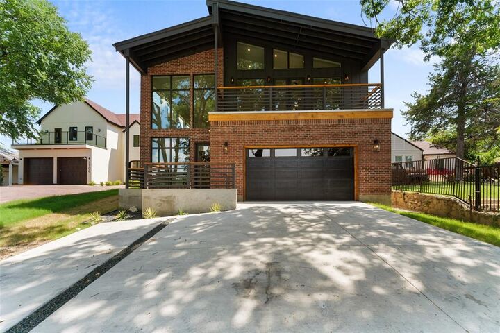 3110 W Jefferson Boulevard  Dallas TX 75211 photo