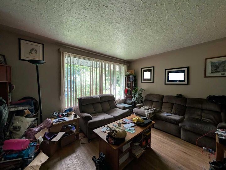 Property Photo: 35 4 Avenue SE AB T1V 1G3