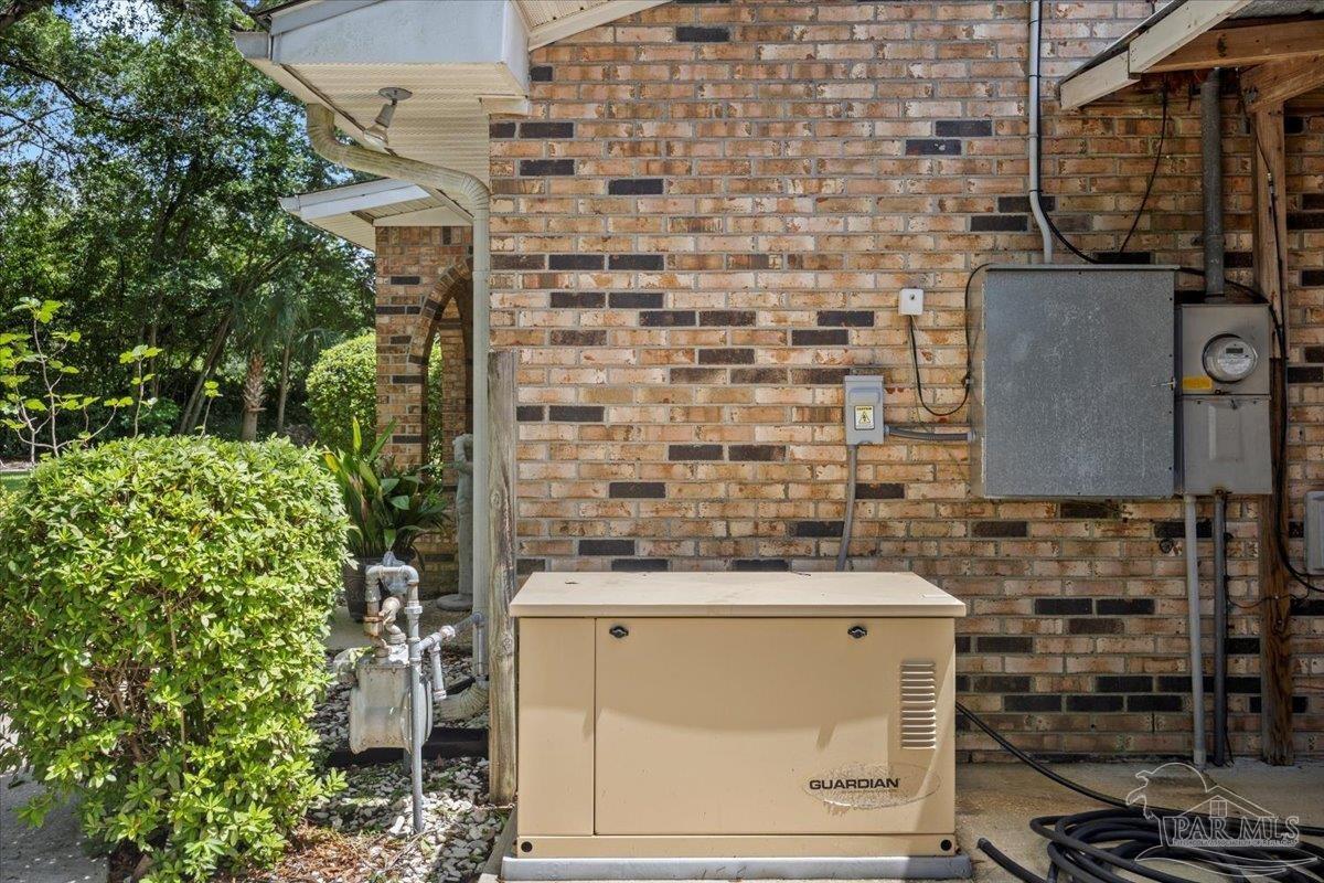 Property Photo: 295 Garden St FL 32536