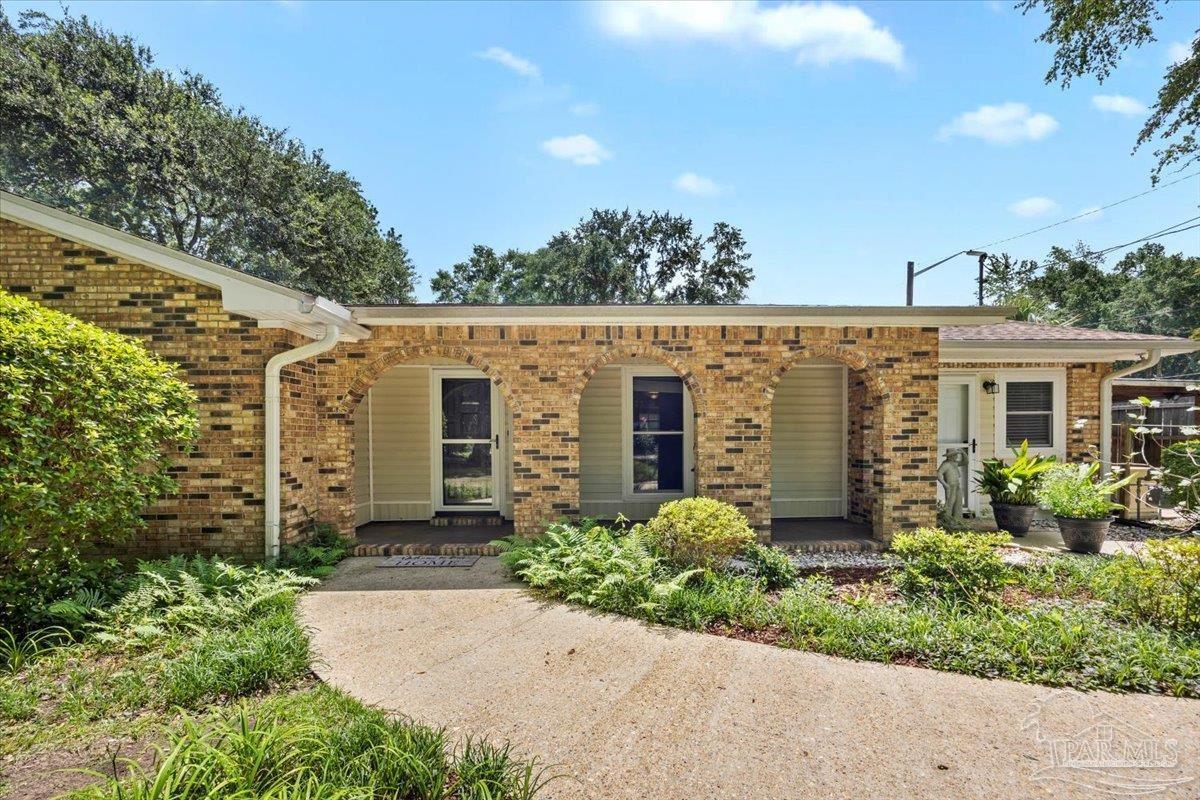 Property Photo: 295 Garden St FL 32536