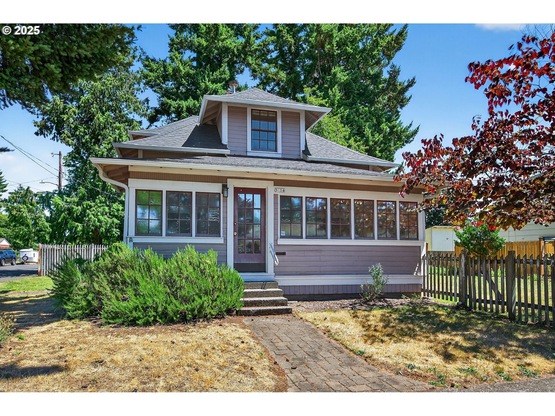 Property Photo: 5214 SE 62nd Ave OR 97206