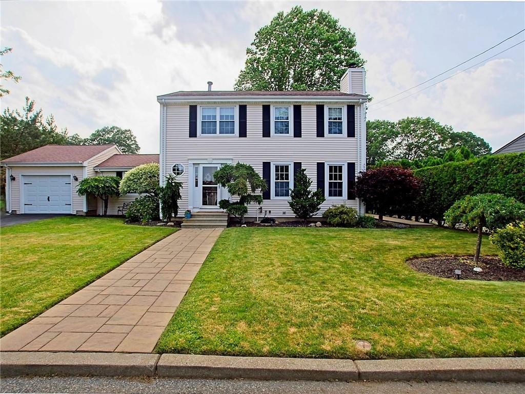 Property Photo:  15 Lilac Circle  RI 02920 