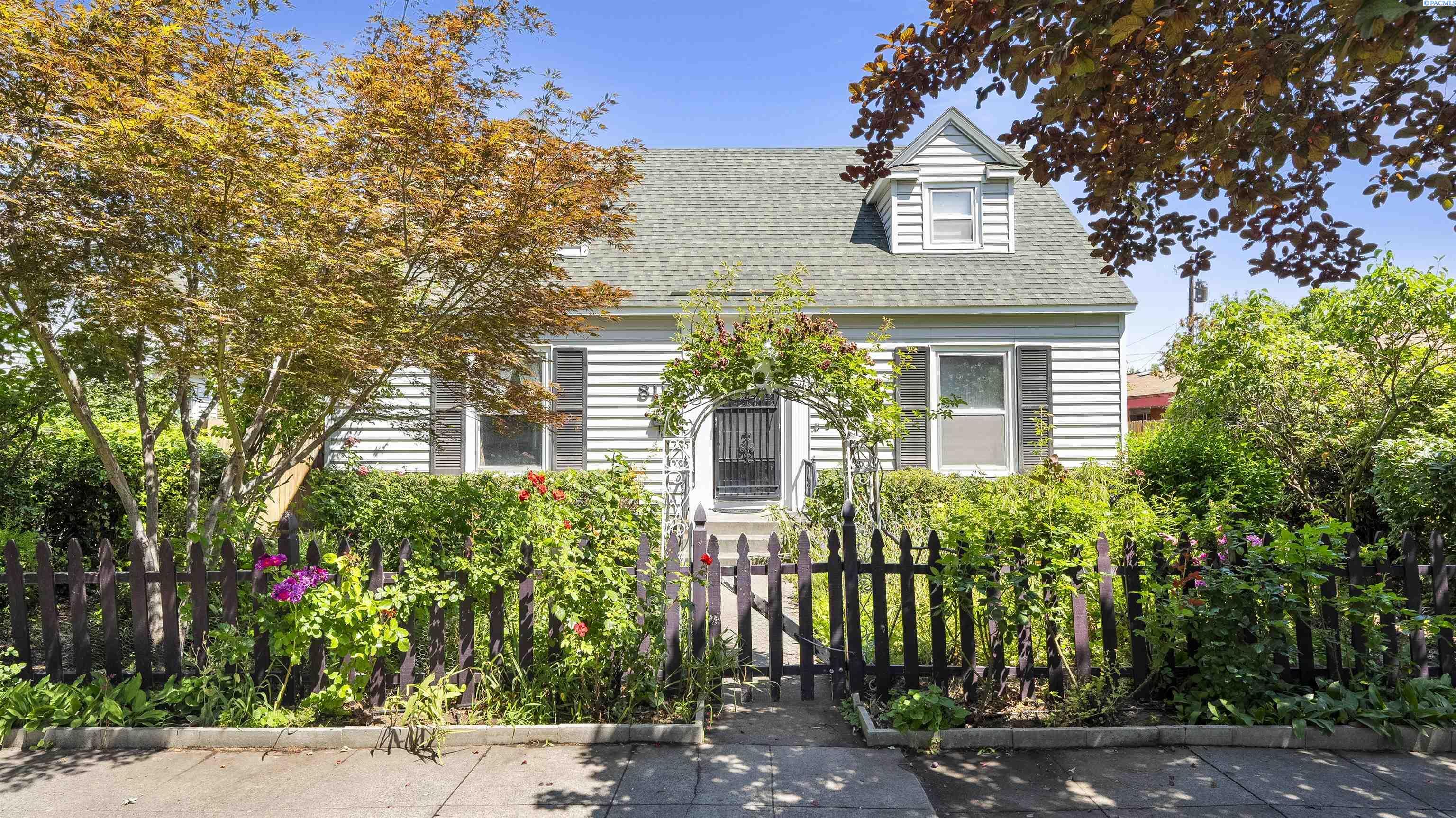 Property Photo: 811 W Park St WA 99301