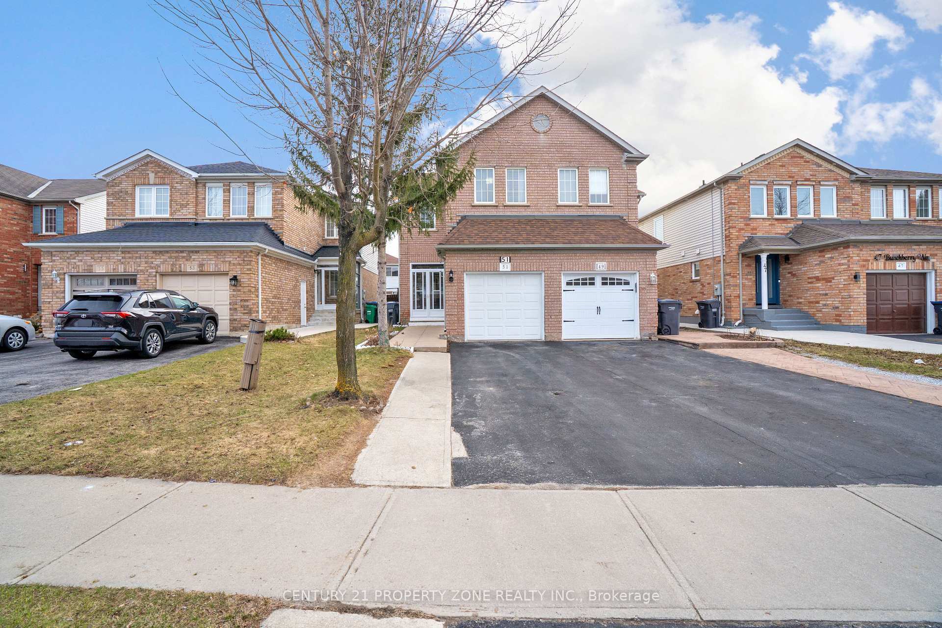 Property Photo: 51 Bunchberry Way ON L6R 2E8