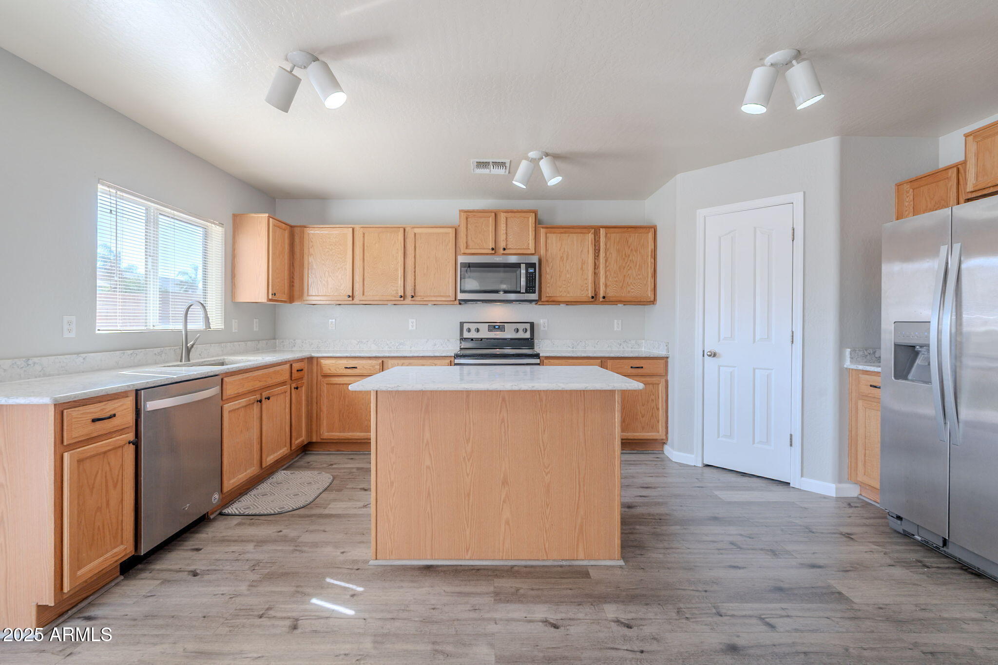 Property Photo: 28125 N Silver Lane AZ 85143