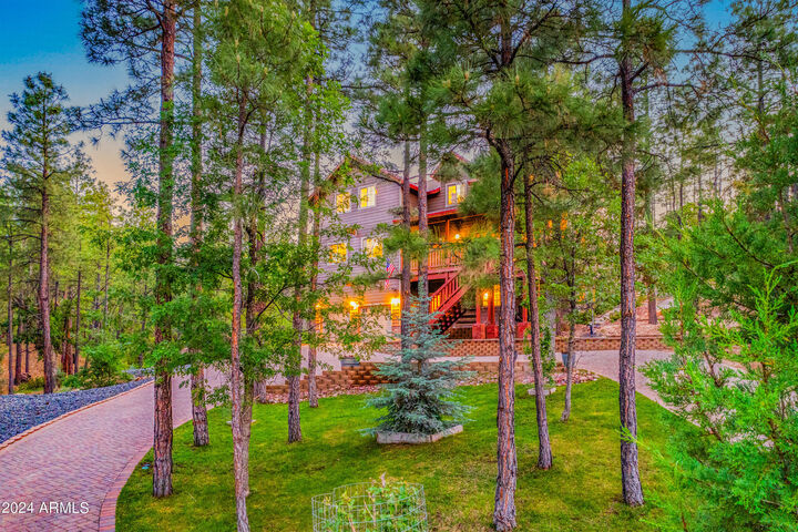 Property Photo: 2020 S Pleasant View Drive AZ 85901