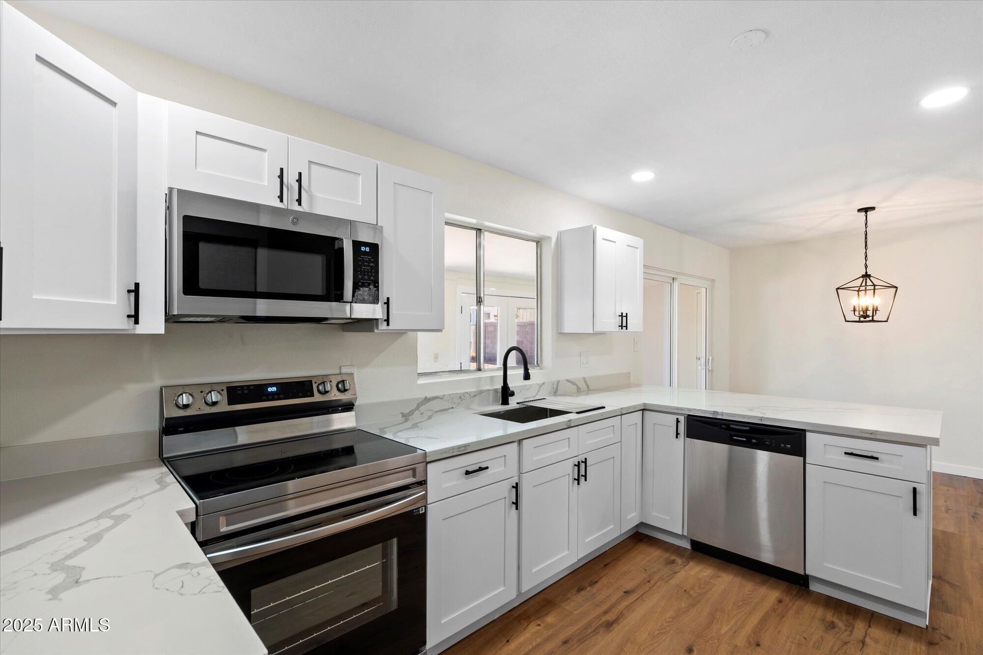 Property Photo: 102 W 17th Avenue AZ 85120