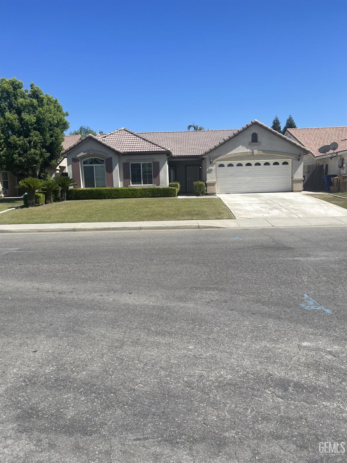Property Photo: 10931 Vista Del Valle Drive CA 93311