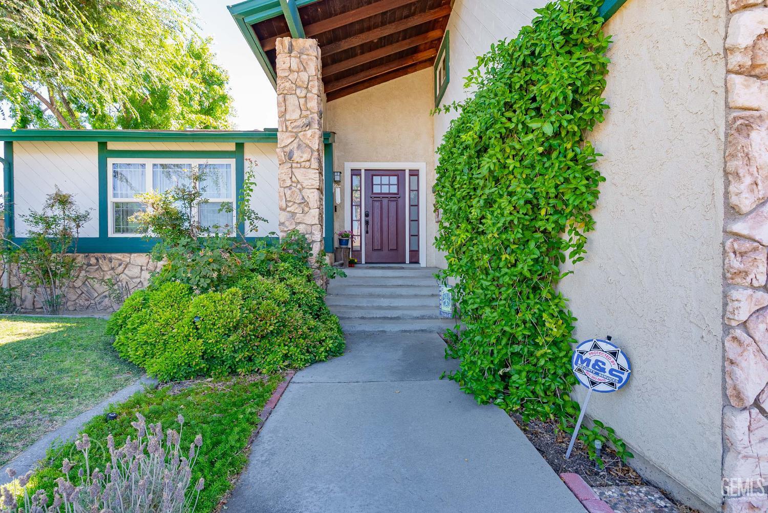 Property Photo: 510 Sierra Street CA 93268