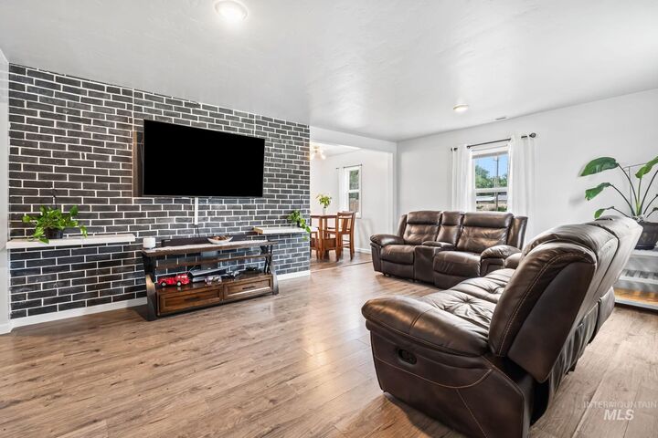 Property Photo:  712 2nd Street N  ID 83687 