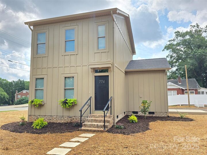 774 8th Street NE  Hickory NC 28601 photo