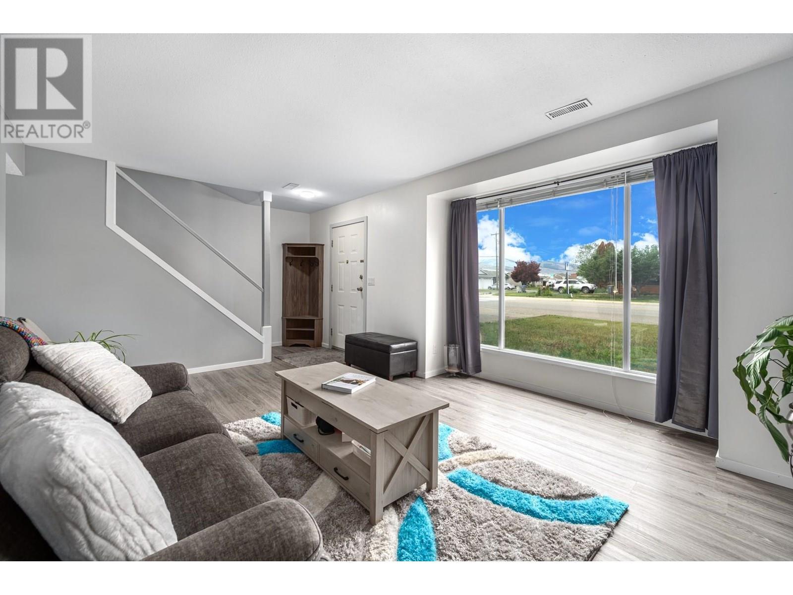 Property Photo: 1009 Southill Street BC V2B 5M4