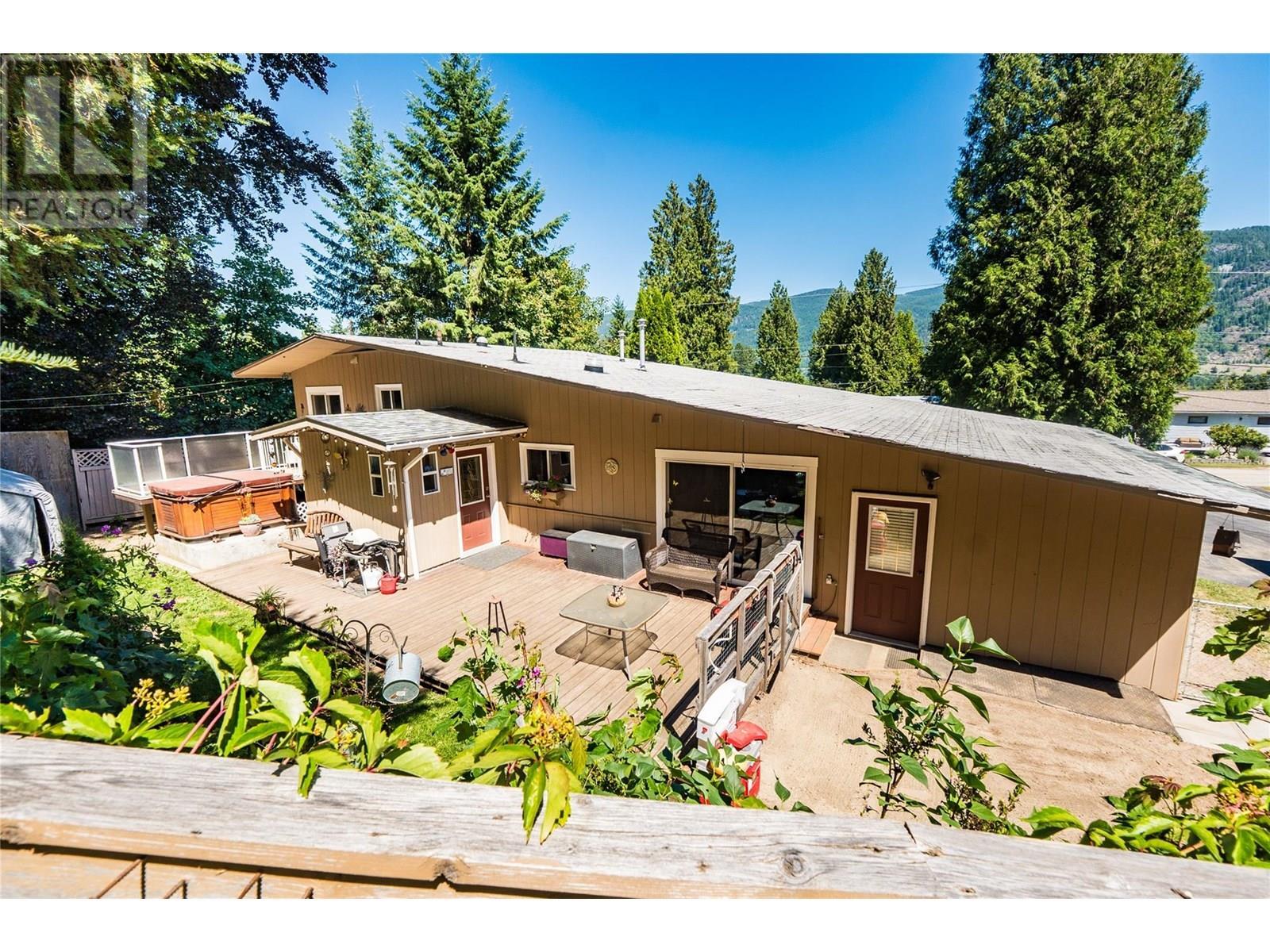 Property Photo: 2604 10th Avenue BC V1N 3A2